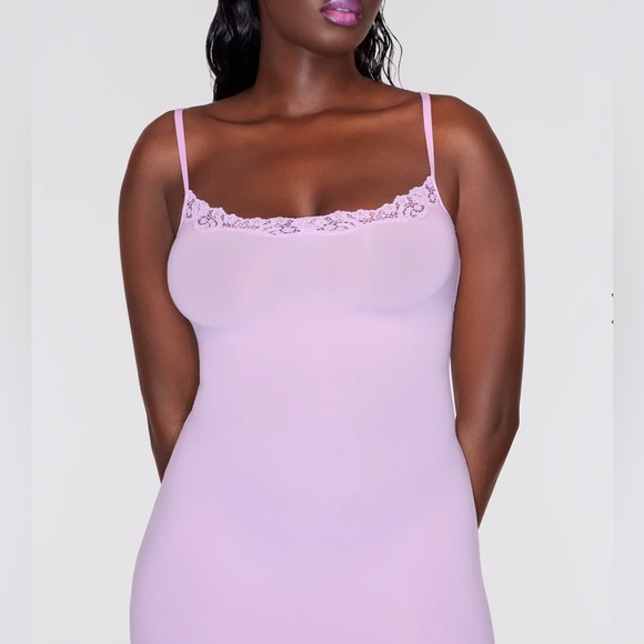 NWT SKIMS FITS EVERYBODY LACE SLIP DRESS NEON ORCHID MEDIUM - Picture 6 of 7